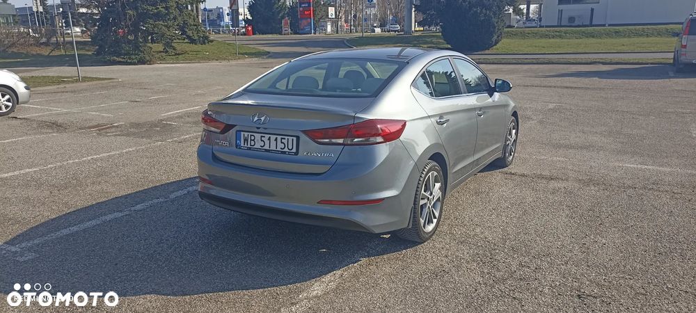 Hyundai Elantra 1.6 CRDi Comfort - 10