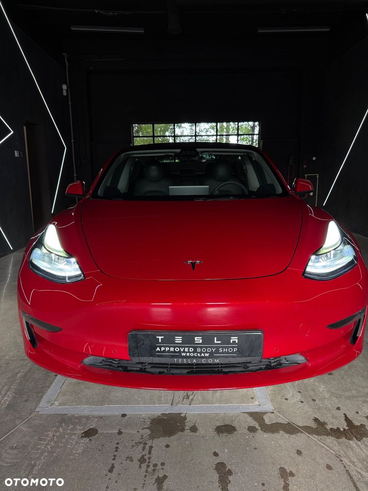 Tesla Model 3 - 1