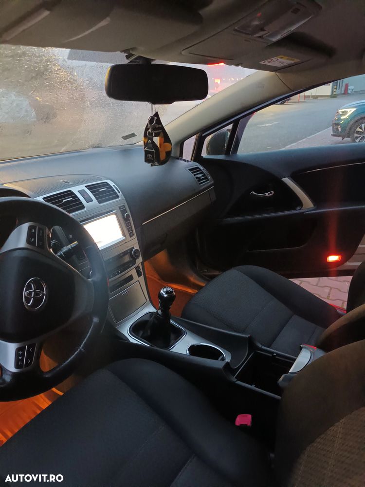 Toyota Avensis 2014 photo 2