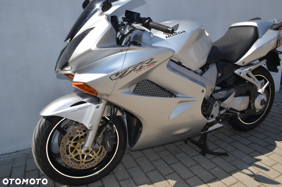 Honda VFR - 10