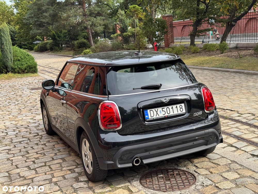 MINI Cooper Essential Trim - 10