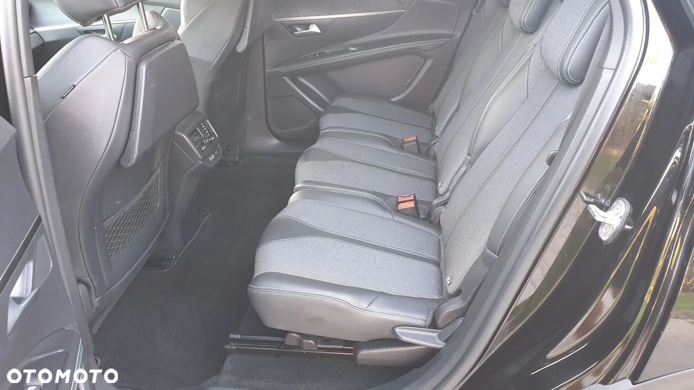 Peugeot 5008 - 8