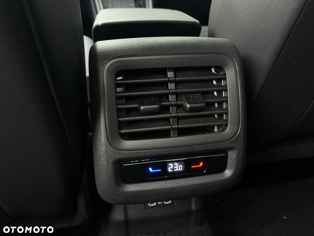 Volkswagen T-Roc 1.5 eTSI R-Line DSG - 17