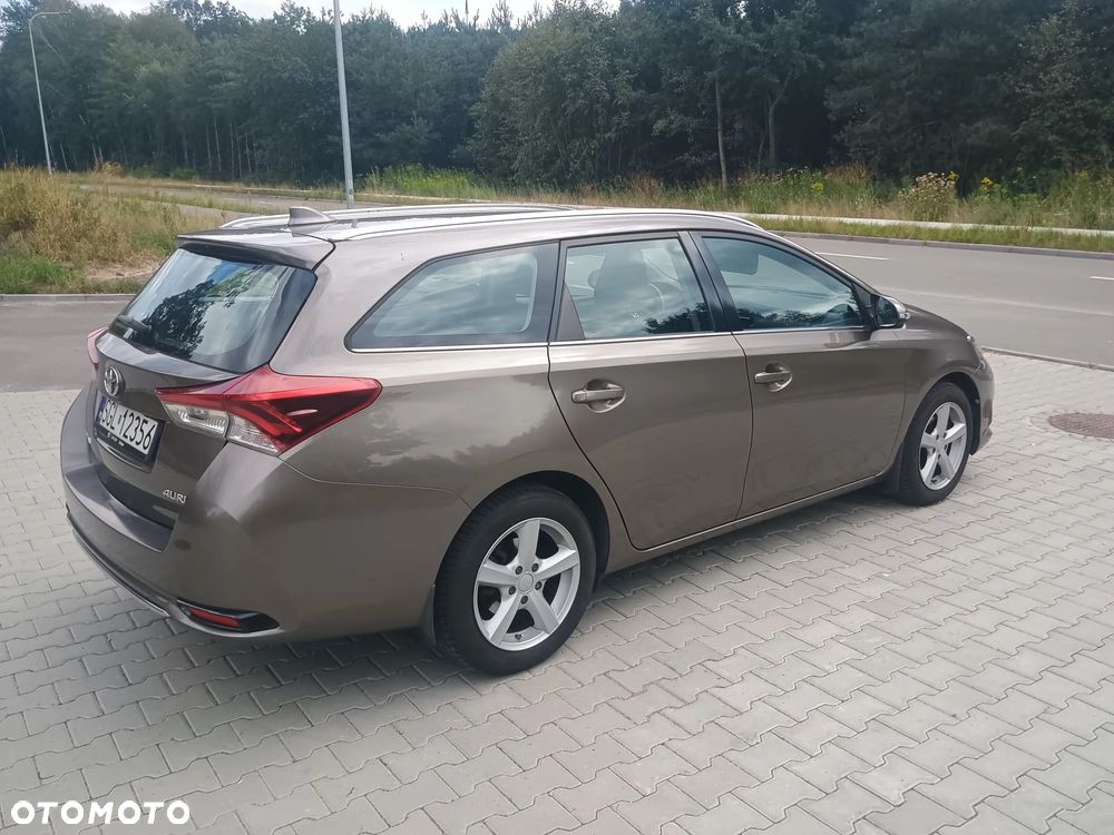 Toyota Auris 1.6 Premium - 4