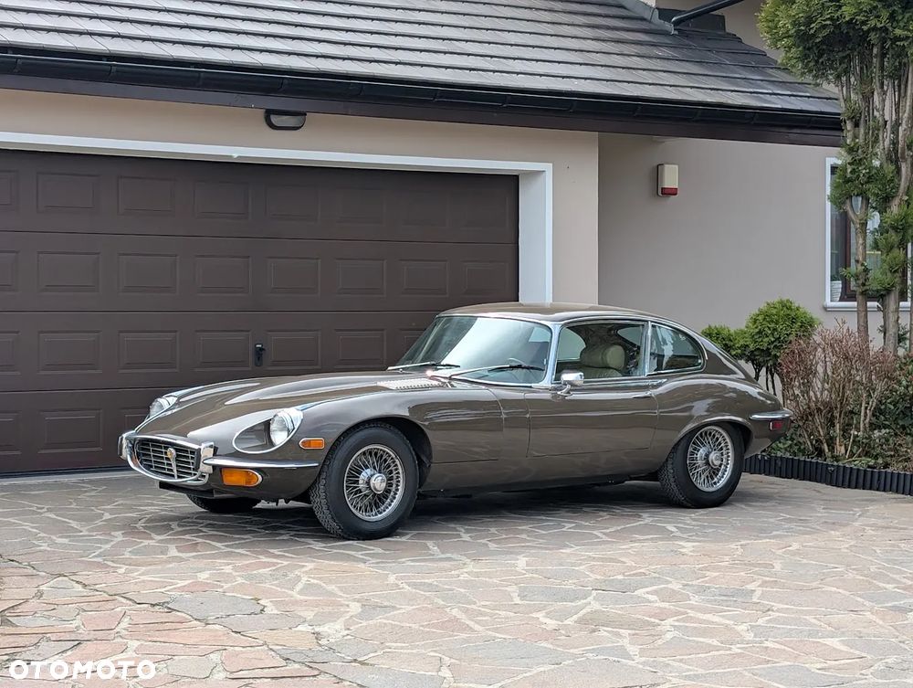 Jaguar E-Type - 12