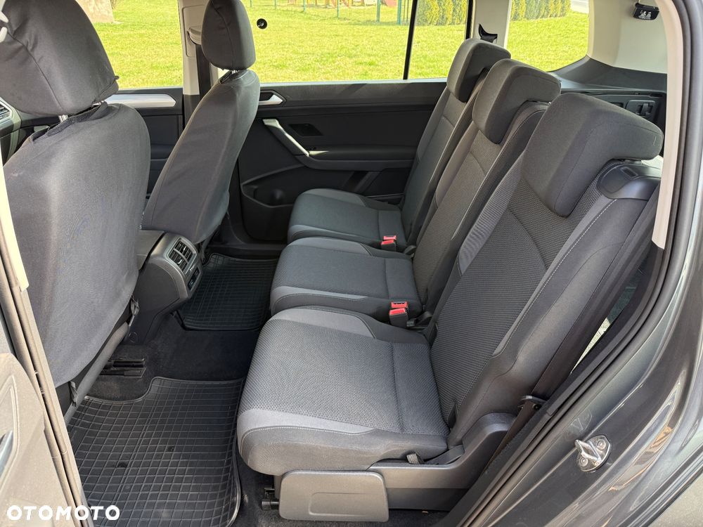 Volkswagen Touran - 10