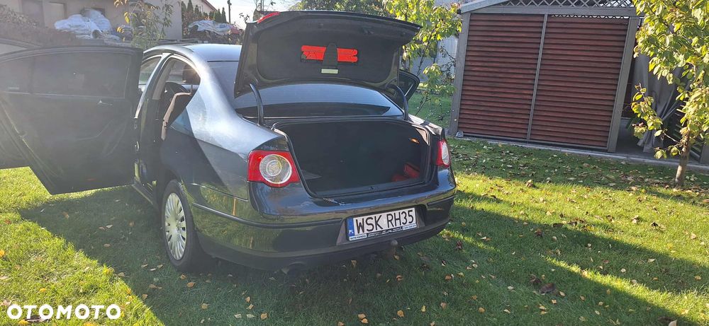 Volkswagen Passat 1.6 FSI Trendline - 14