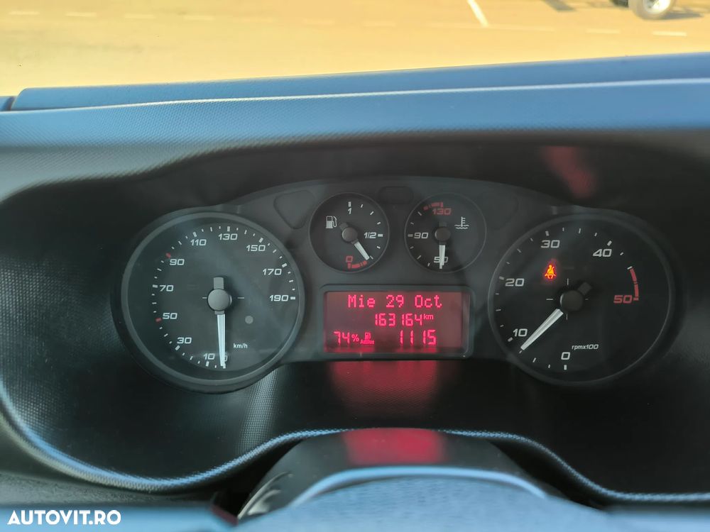 Iveco 35C15 cu prelata - 9