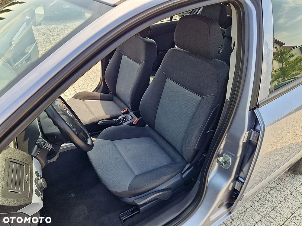 Opel Astra 1.6 Essentia - 19