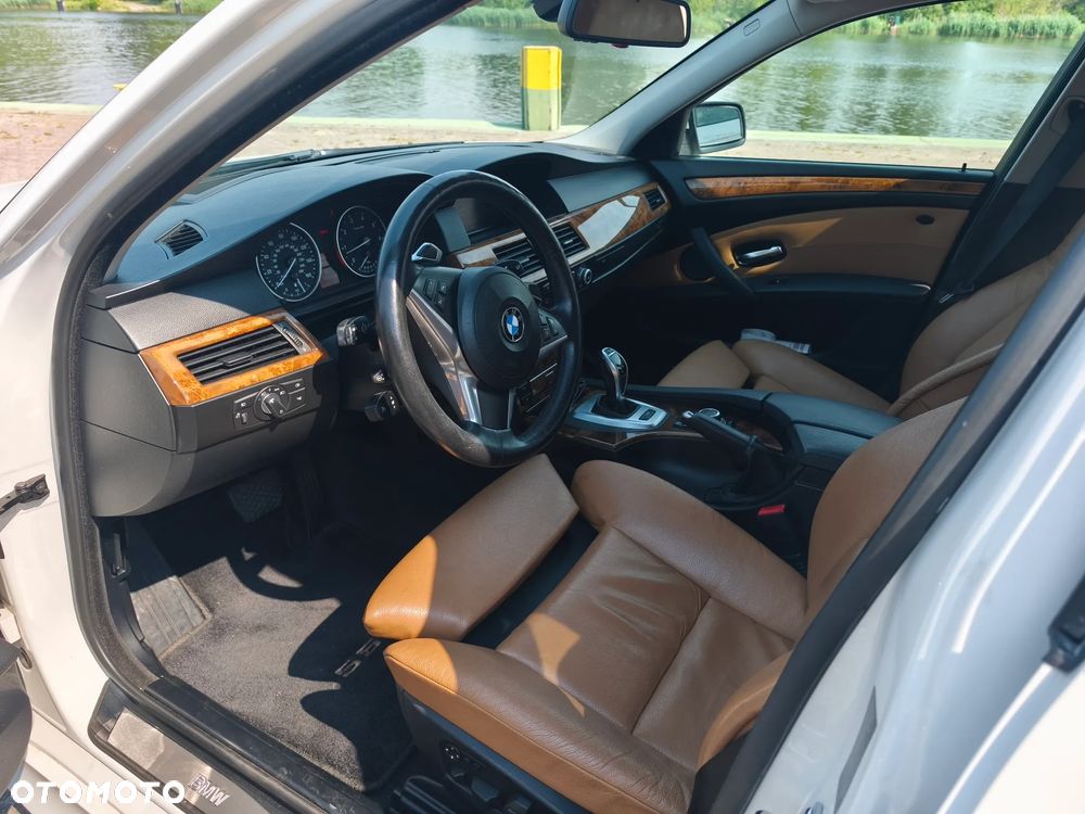 BMW Seria 5 550i - 18