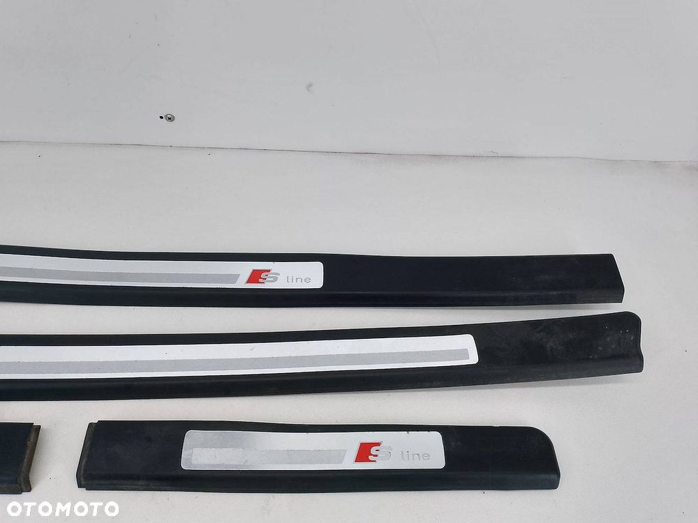 LISTWY PROGOWE KOMPLET AUDI A3 ( 8P1 ) 8P4853558H  8P4853492H 2.0 TFSI - 3