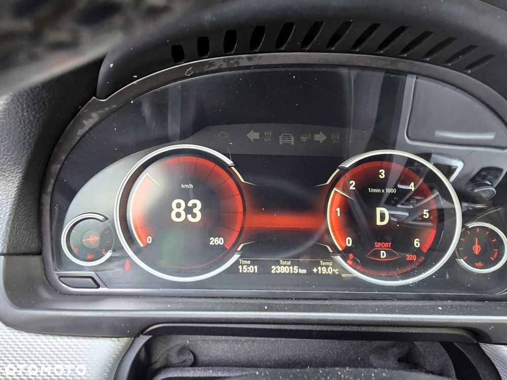 BMW Seria 5 530d xDrive Sport-Aut - 27