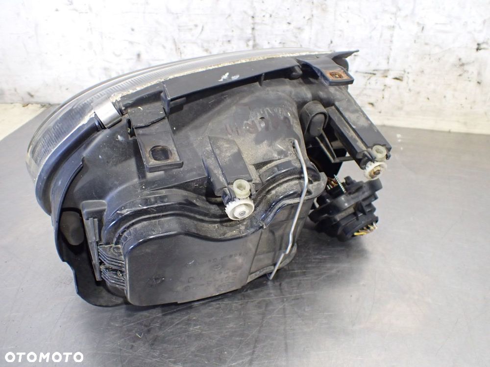 LAMPA LEWA PRZEDNIA VOLKSWAGEN GOLF IV 1.6 - 2