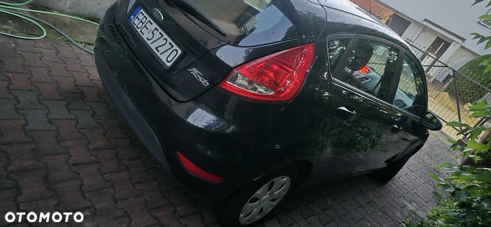 Ford Fiesta 2011 photo 4