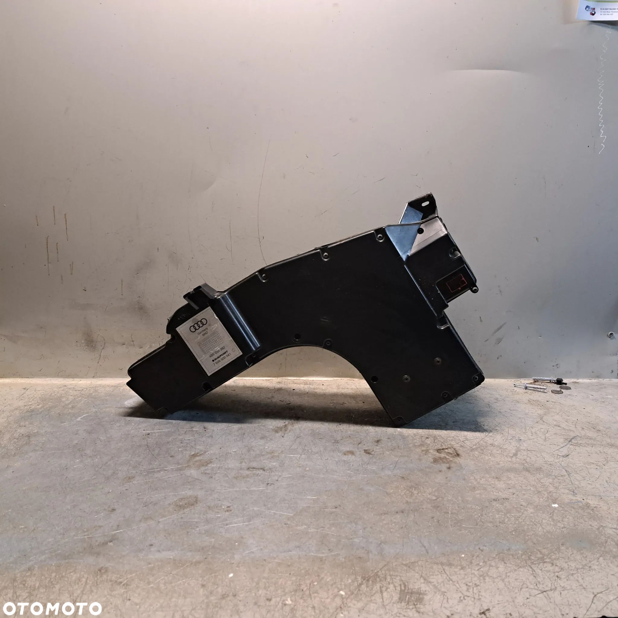 SUBWOOFER AUDI A6 C5  BLAUPUNKT 4B5 035 382 - 1