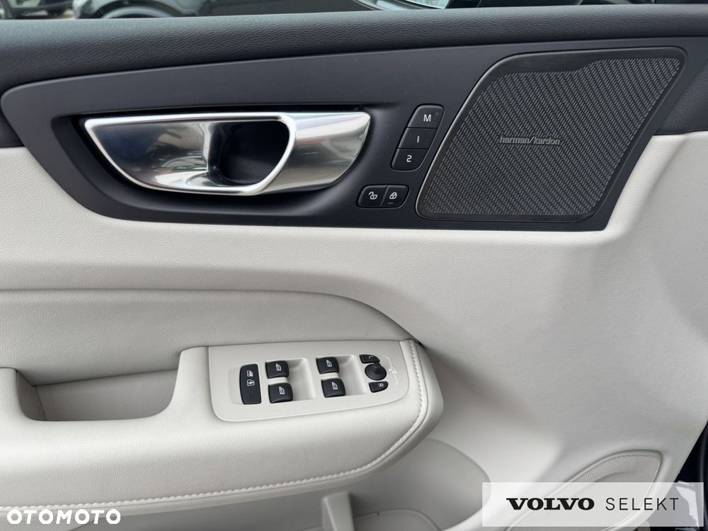 Volvo XC 60 T6 Plug-In Hybrid AWD Plus Dark - 29