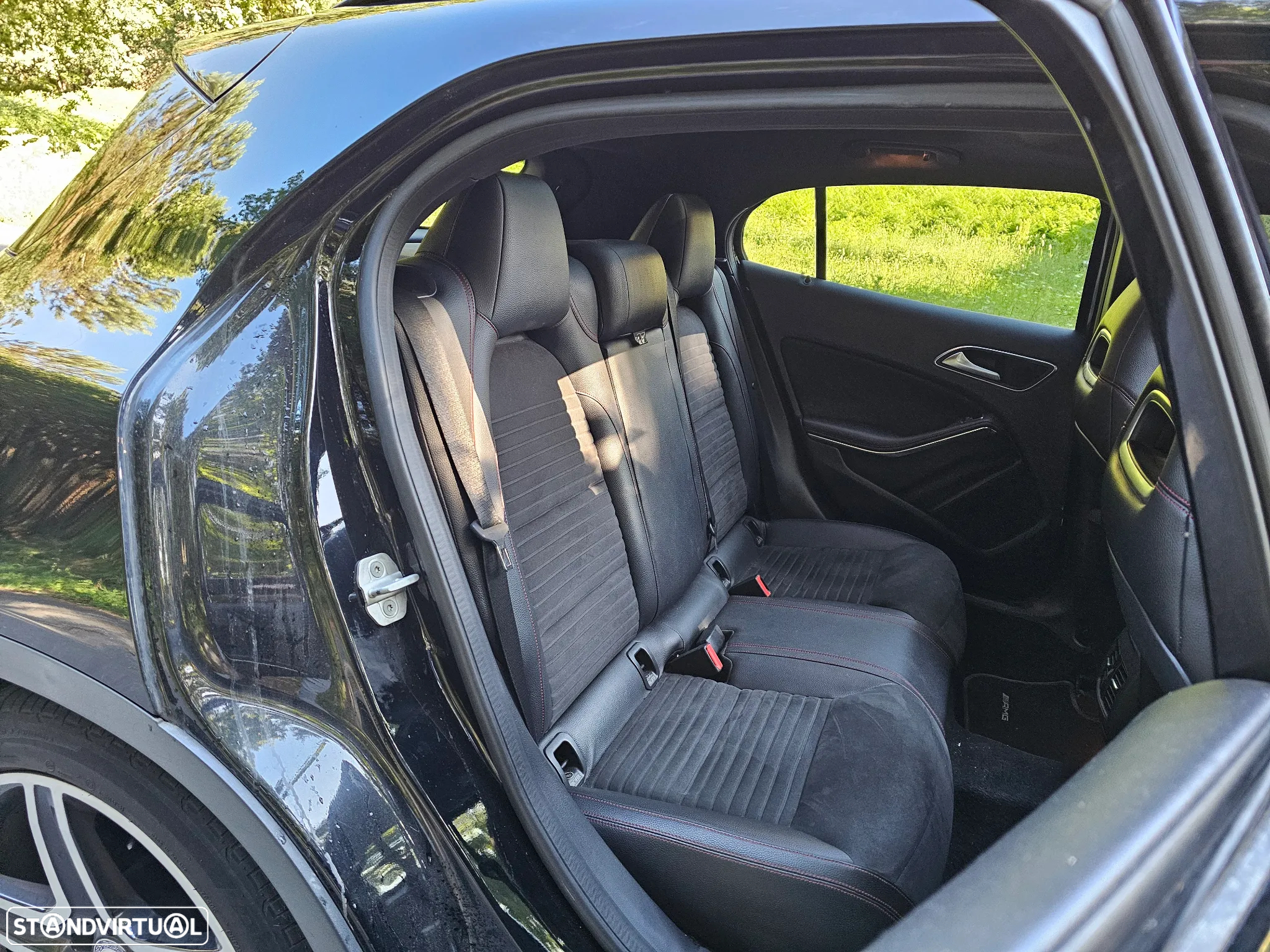 Mercedes-Benz GLA 220 - 40