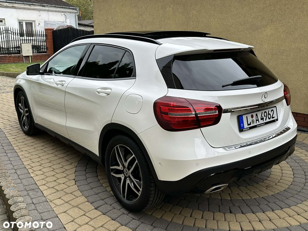 Mercedes-Benz GLA 200 7G-DCT Urban - 20