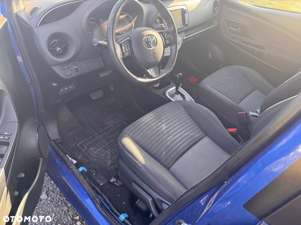 Toyota Yaris Hybrid 100 Premium - 33