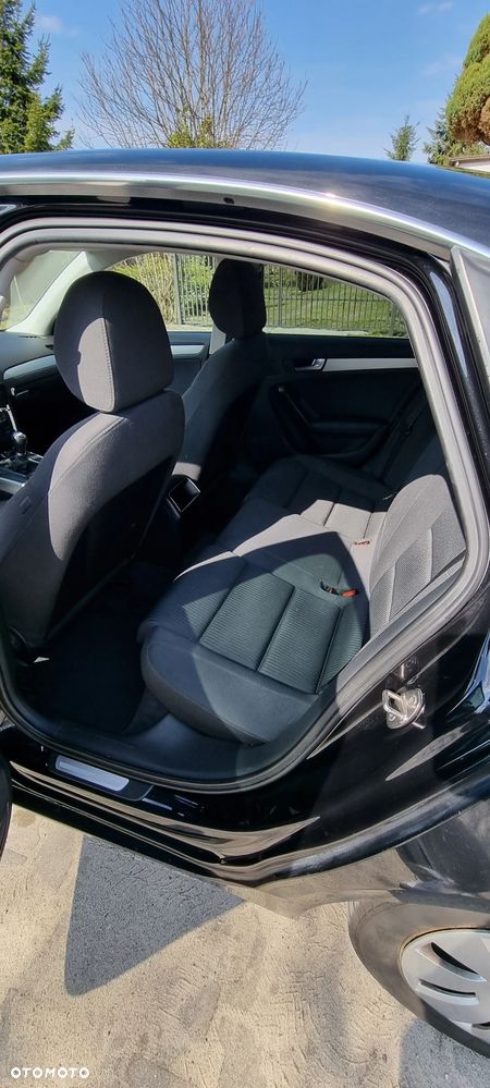 Audi A4 Avant 2.0 TDI DPF Ambiente - 12