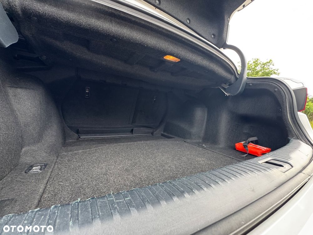 Lexus IS 300h Prestige - 26