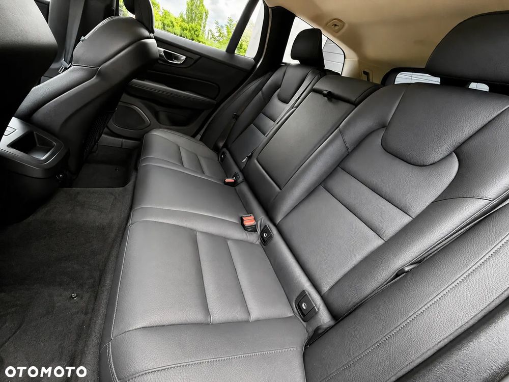 Volvo V60 Cross Country B5 B AWD Plus - 25