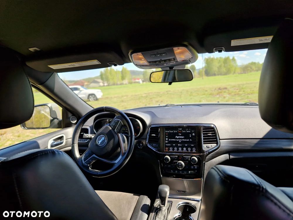 Jeep Grand Cherokee - 12