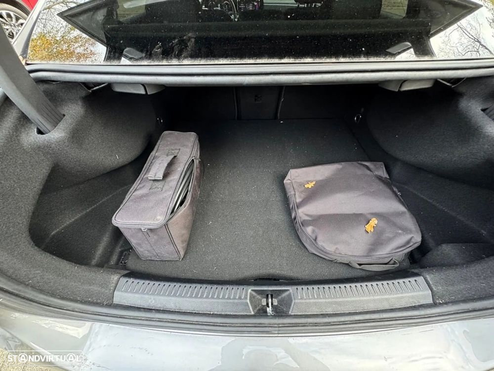 Mercedes-Benz A 250 Limousine e AMG Line - 20