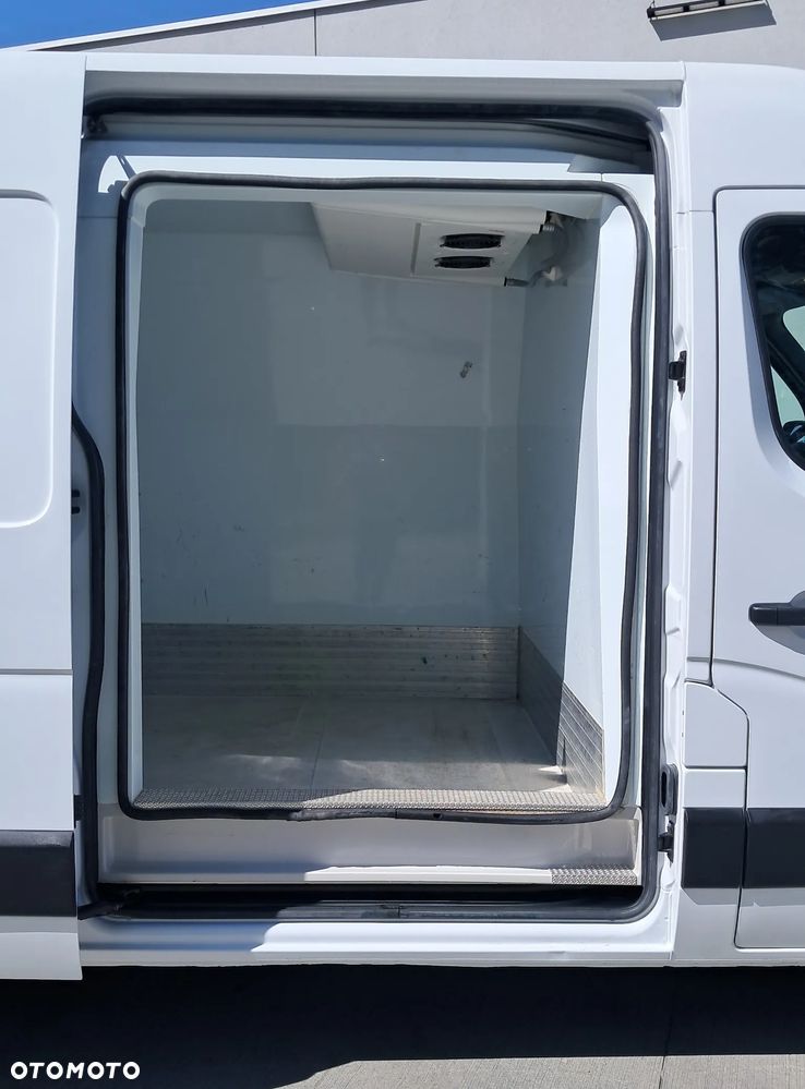 Nissan NV 400 - 11