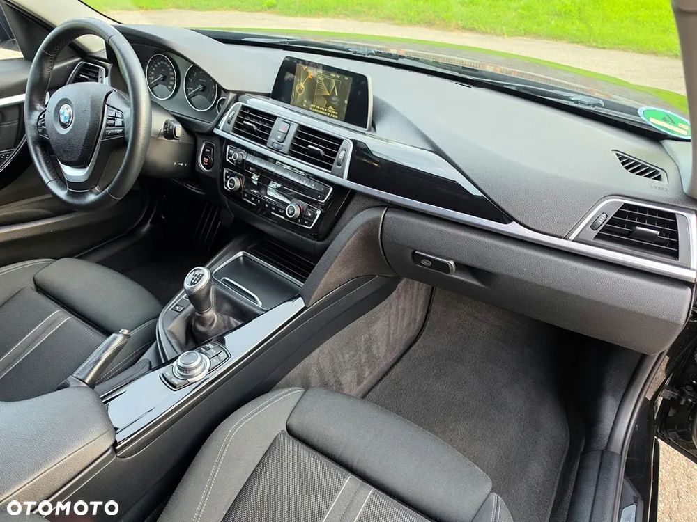 BMW Seria 3 318i Sport Line - 34