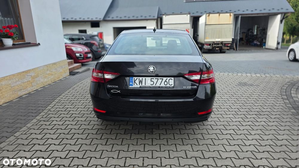 Skoda Superb 2.0 TDI Style DSG - 8