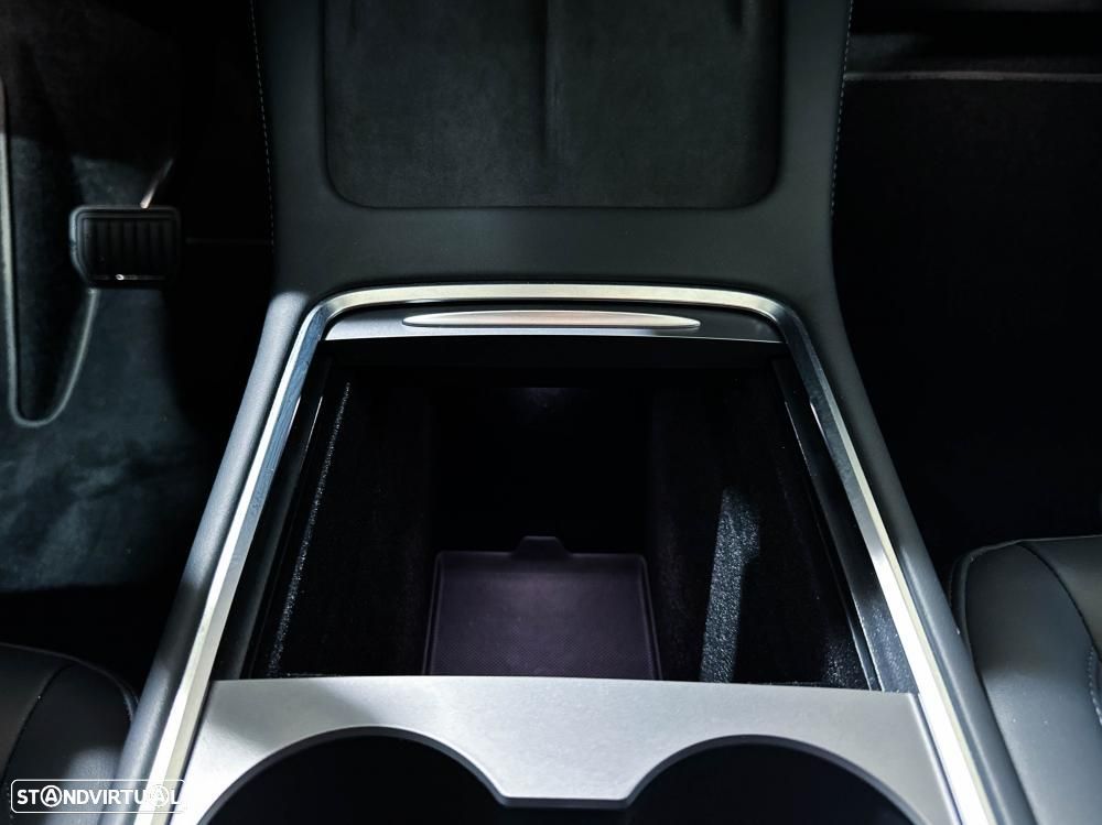 Tesla Model Y Standard - 40