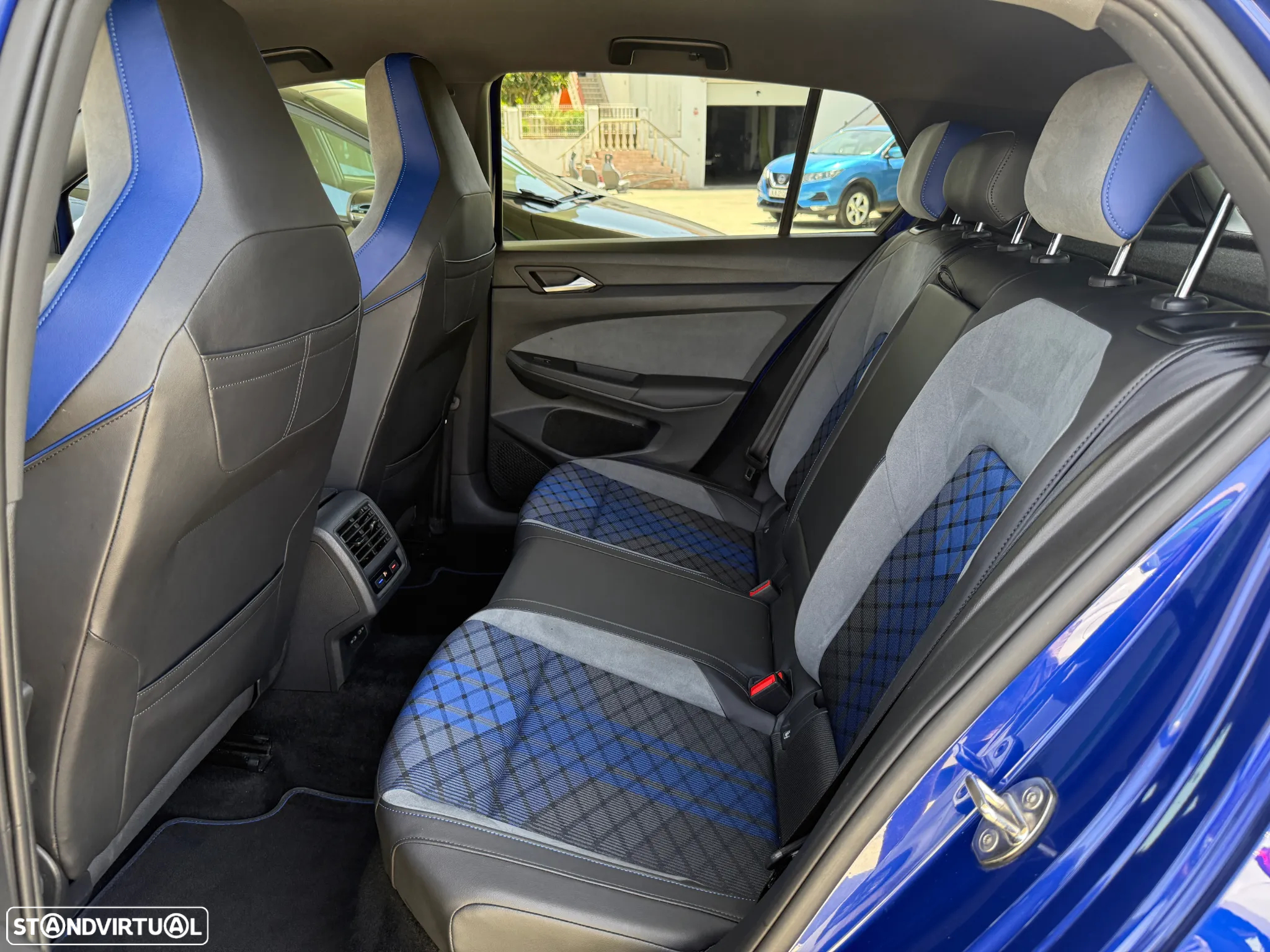 VW Golf 2.0 TSI R DSG - 32
