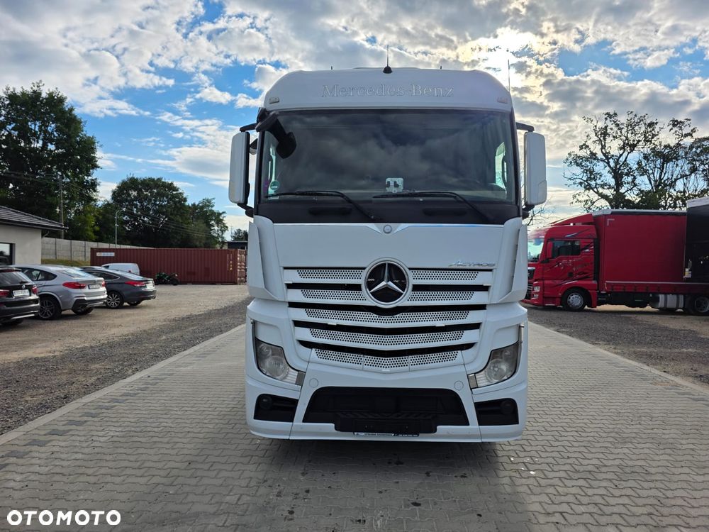 Mercedes-Benz - 2