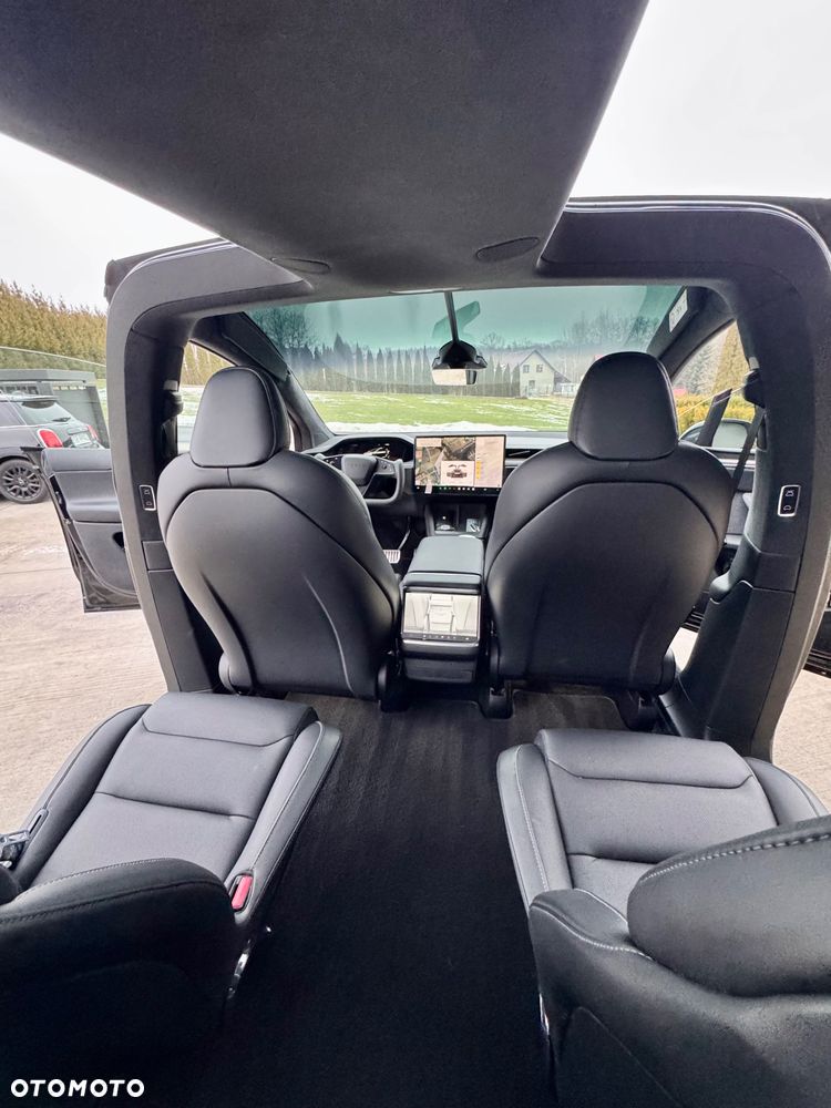 Tesla Model X - 14