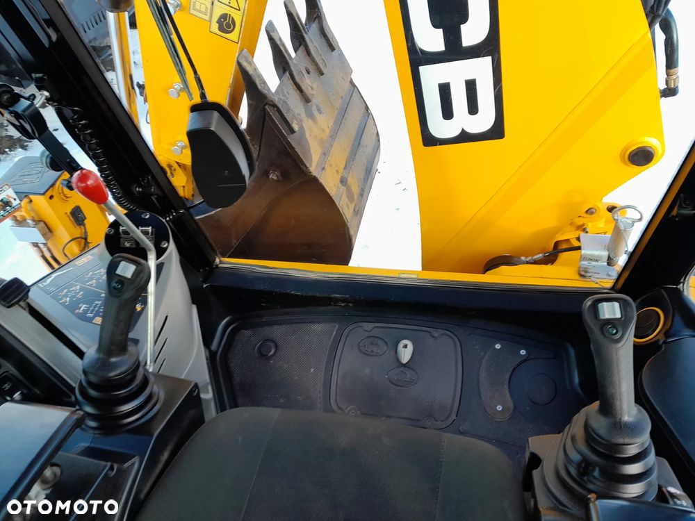 JCB JCB 4CX AEC  2022r - 20