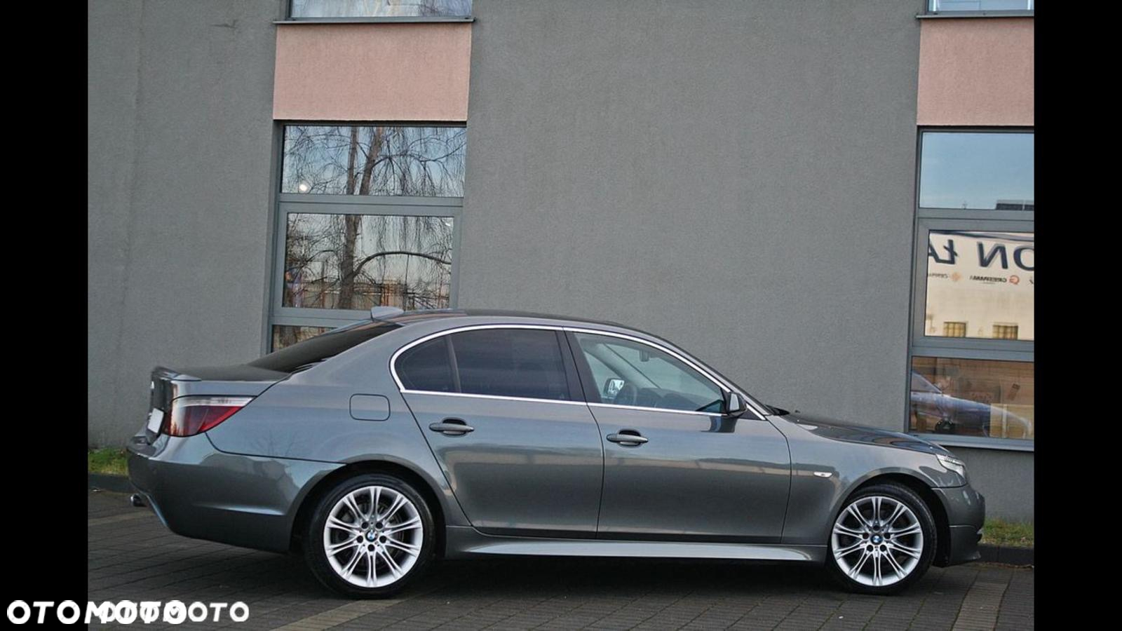 BMW Seria 5 523i - 30