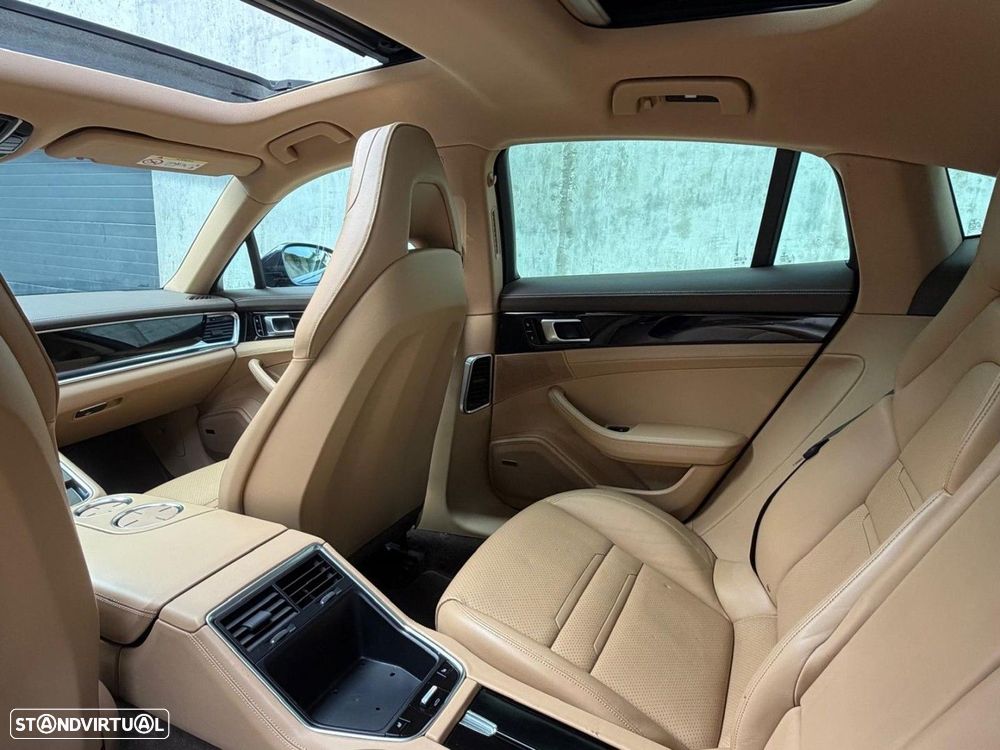 Porsche Panamera 4 E-Hybrid Platinum Edition - 16