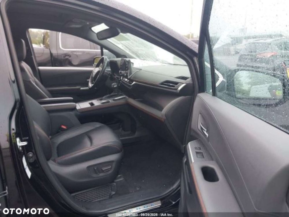 Toyota Sienna - 9