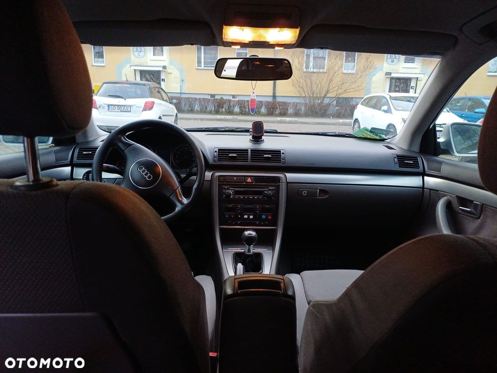 Audi A4 Limousine - 9