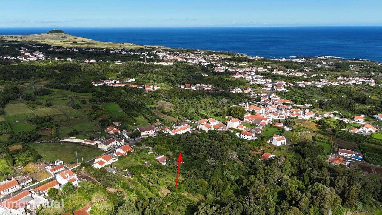 Oportunidade Única: Casa em Ruína com Amplo Terreno – Rua do Bairro de - Grande imagem: 2/3