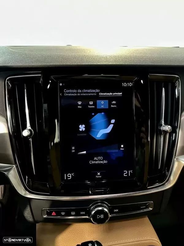 Volvo V90 2.0 D4 Momentum Geartronic - 25