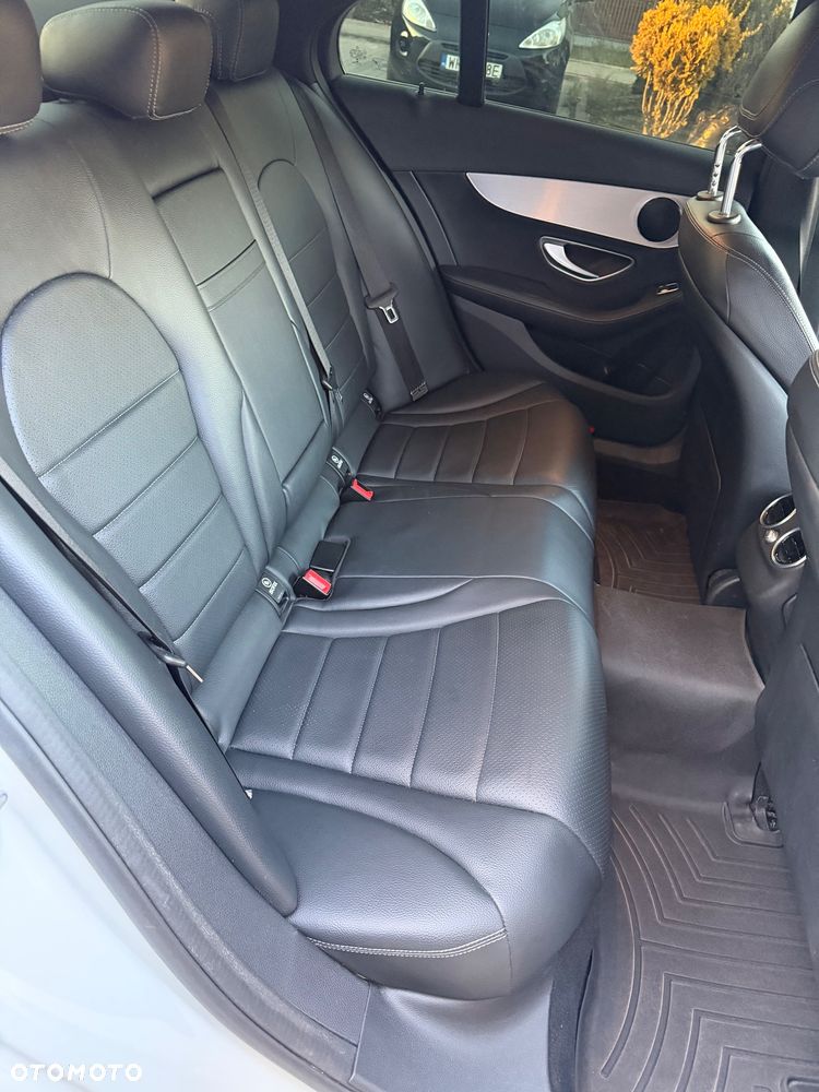 Mercedes-Benz Klasa C 300 9G-TRONIC AMG Line - 19