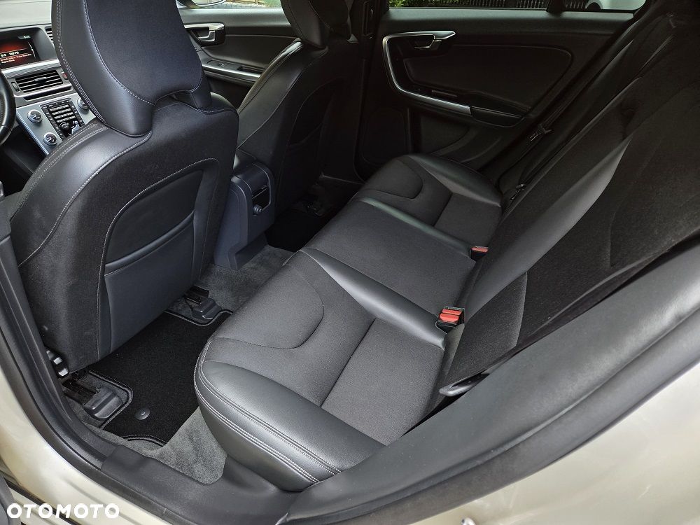 Volvo V60 Cross Country D4 Geartronic - 27