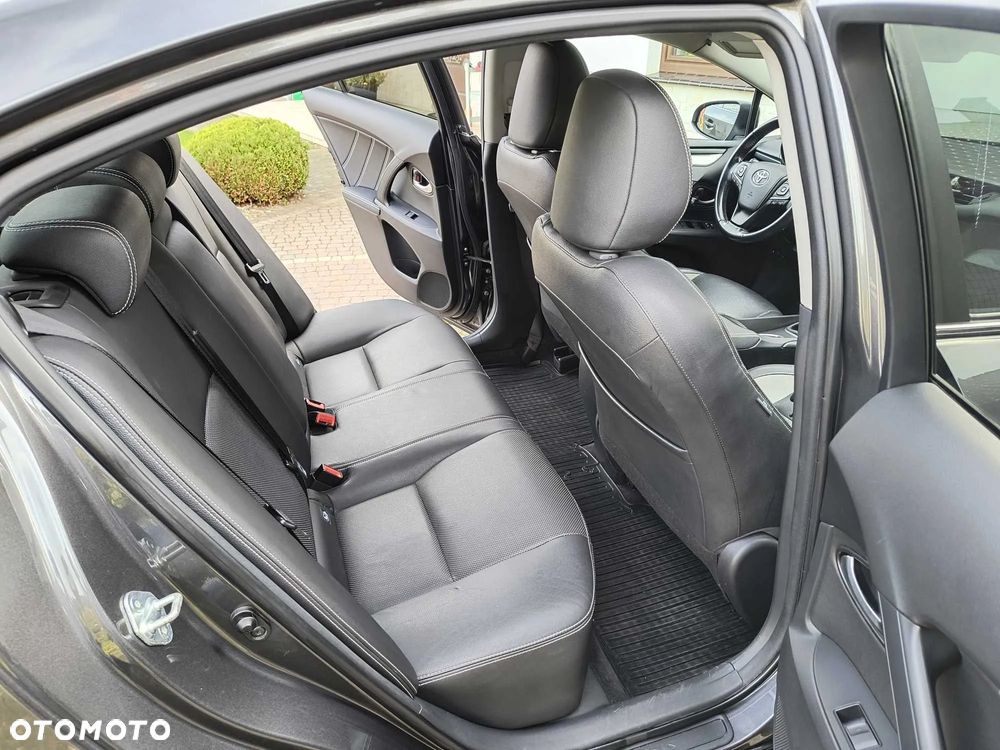Toyota Avensis 1.8 Premium - 12