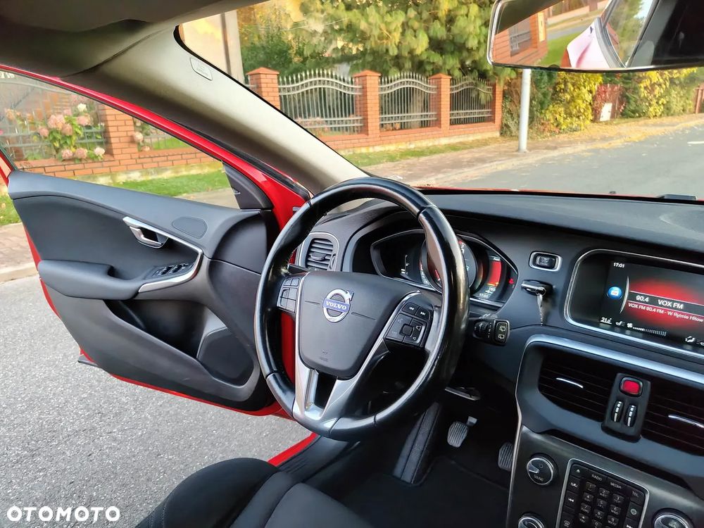 Volvo V40 D2 - 24