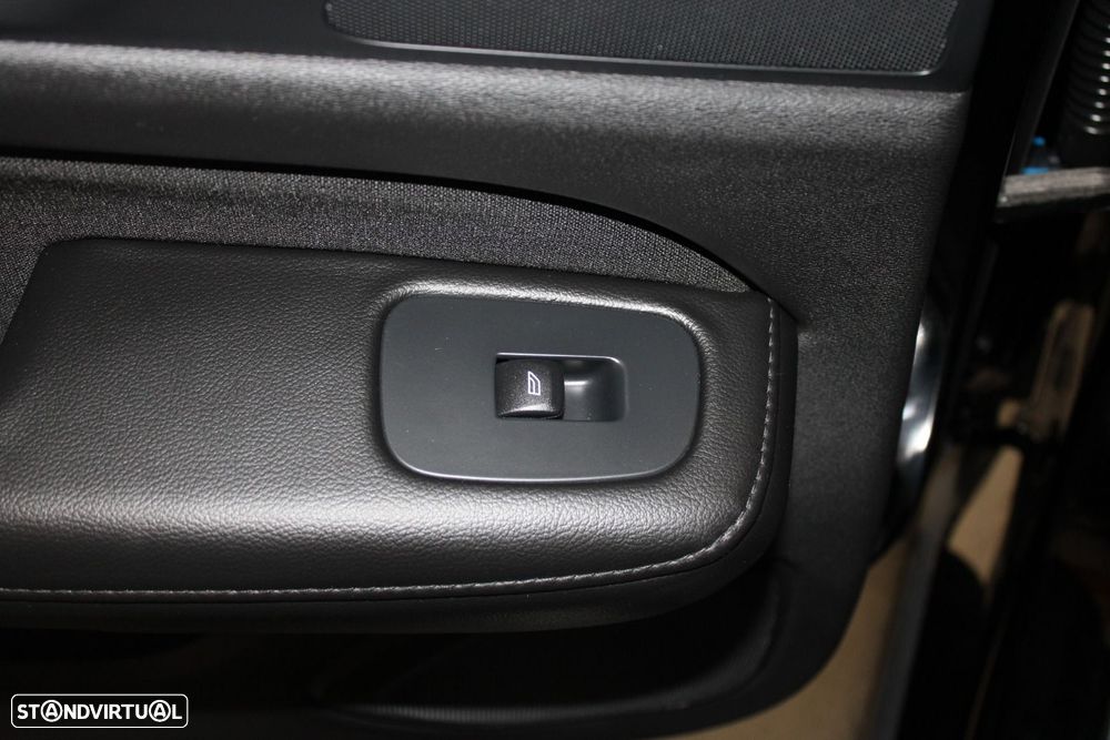 Volvo V60 2.0 B4 Momentum Core Geartronic - 27