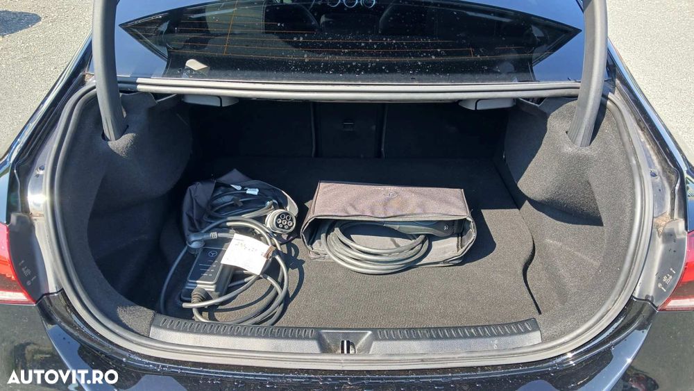 Mercedes-Benz A 250 e Sedan 8G-DCT Lim. AMG Line Advanced - 15