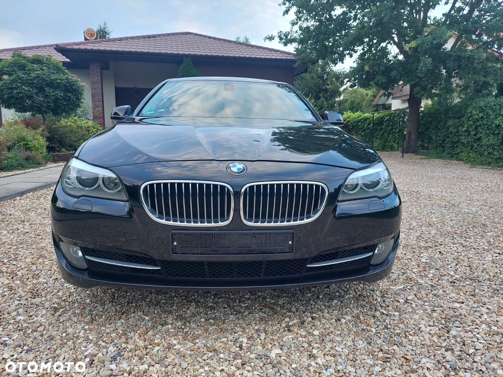 BMW Seria 5 528i - 32