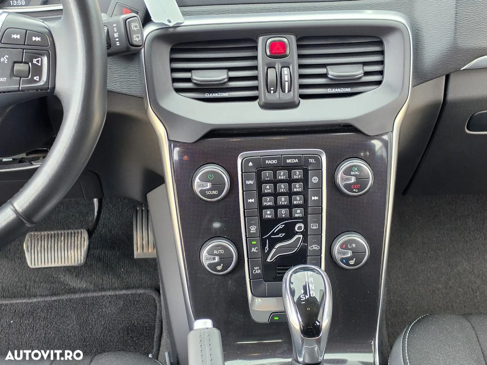 Volvo V40 - 25